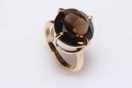 9 carat gold smoky quartz ring, size N.