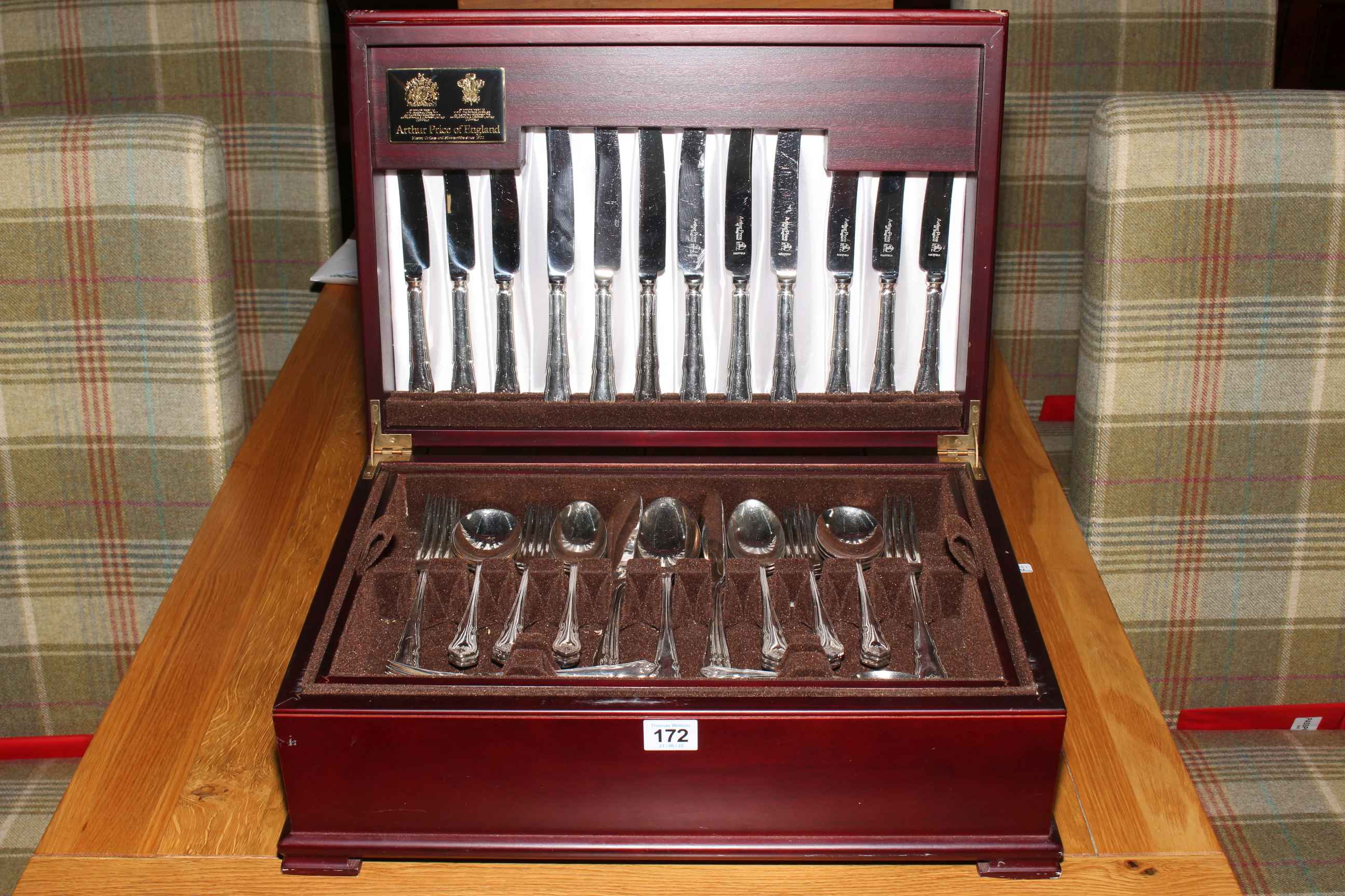 Arthur Price The Sovereign Collection canteen of cutlery.