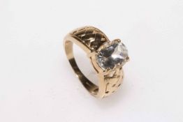 9 carat gold oval sapphire ring, the shoulders engraved and pierced,