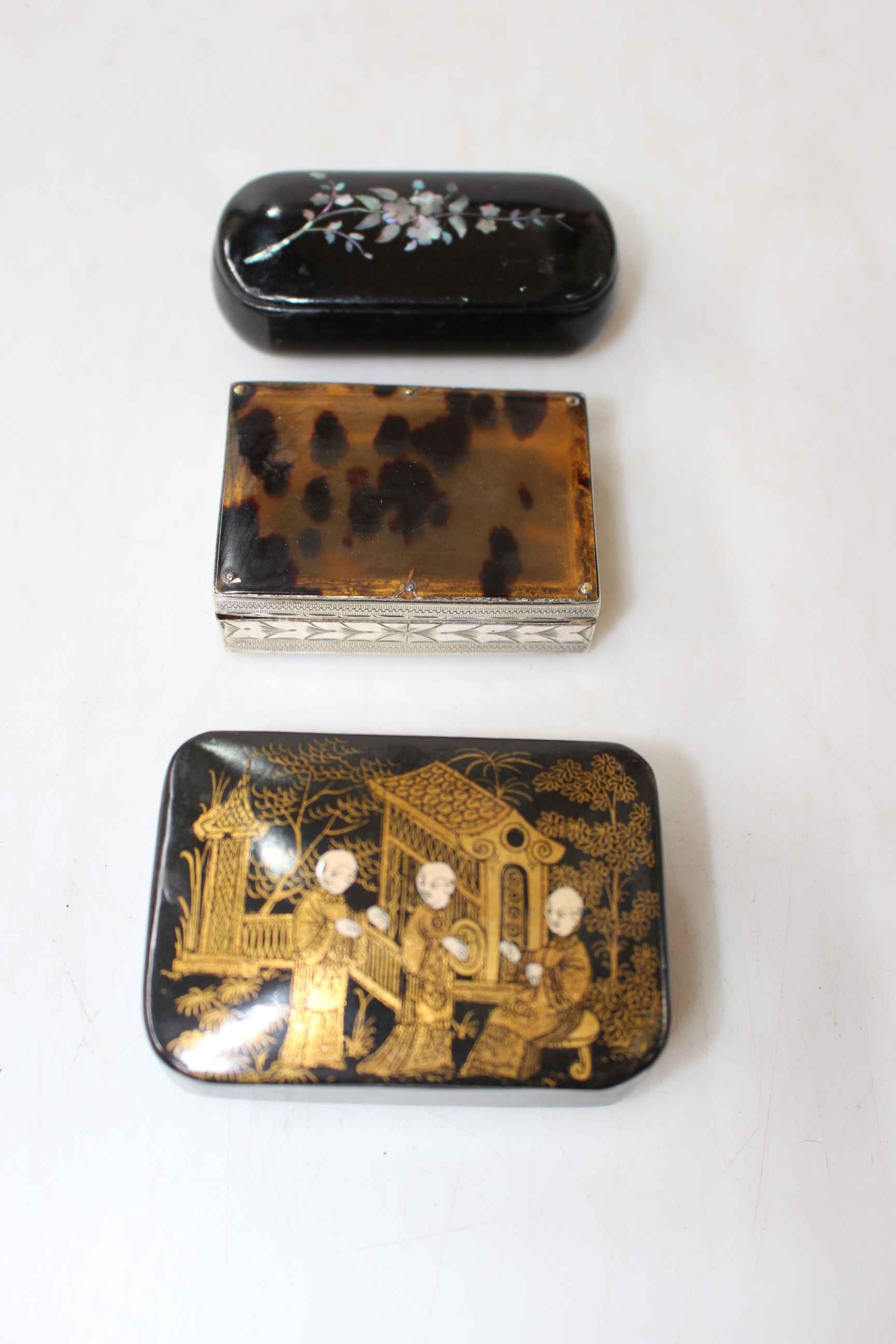 Two papier mache snuff boxes and tortoiseshell and white metal box (3).