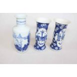 Chinese blue and white vase with figures on rocky outcrop, 22cm,