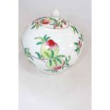 Chinese peach decorated jar and cover, 21cm.