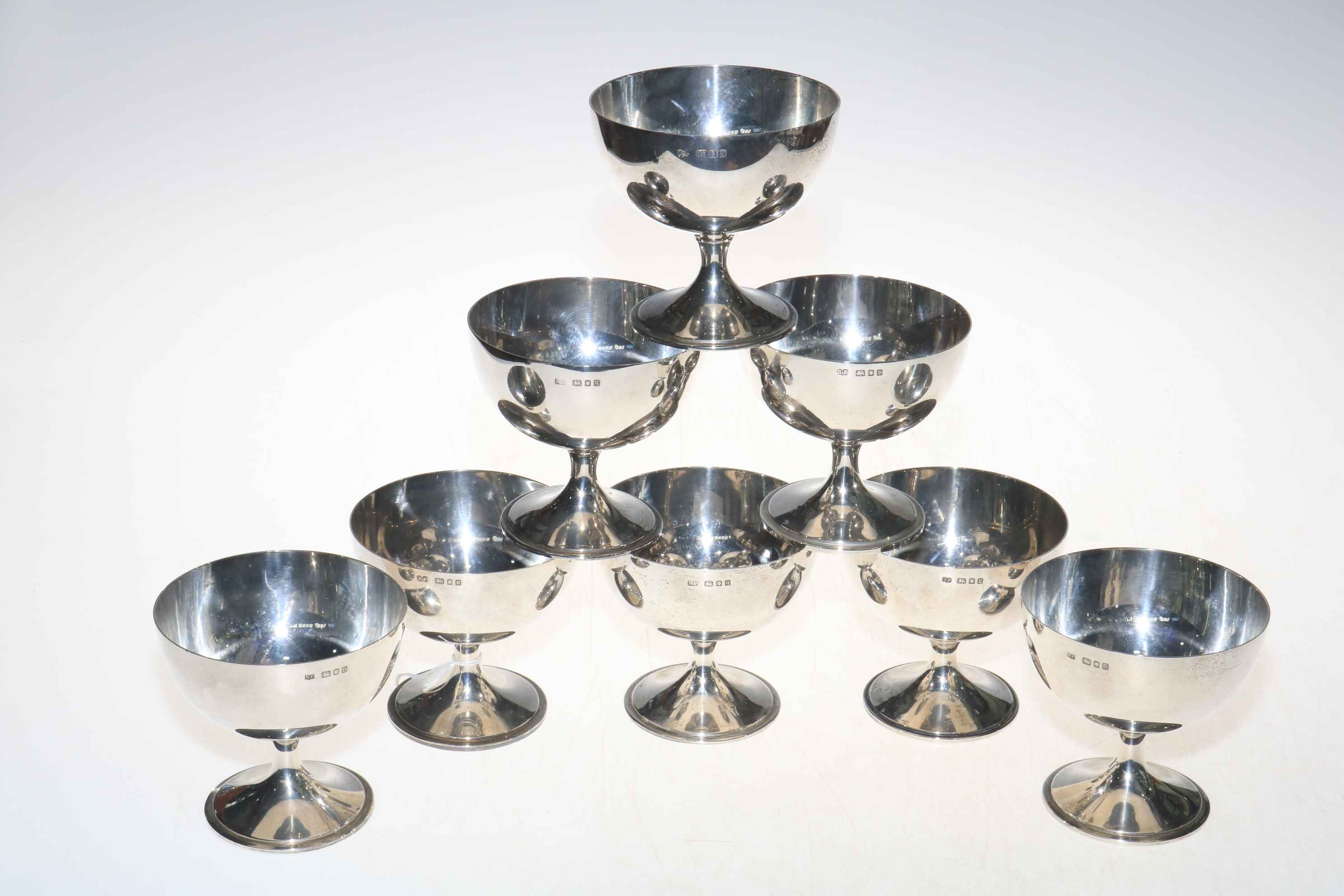 Set of eight silver grapefruit dishes, makers mark RP, London 1937.