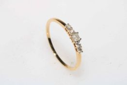 Diamond five stone 10k gold ring, size S.