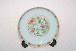 Famille Rose decorated Chinese circular plate, 21.5cm diameter.