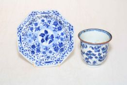 Chinese blue and white octagonal saucer, 13cm, together with a beaker (2).