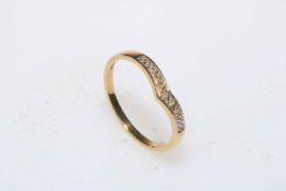 Diamond wishbone 9 carat gold ring, size M.