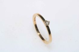 Diamond 9 carat gold ring, size O.