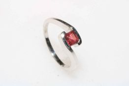 9 carat white gold and garnet ring, size N.