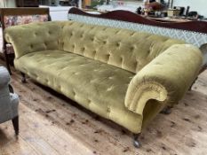 Early 20th Century Chesterfield settee in buttoned fabric.