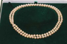 Cultured pearl necklace, 80cm length.