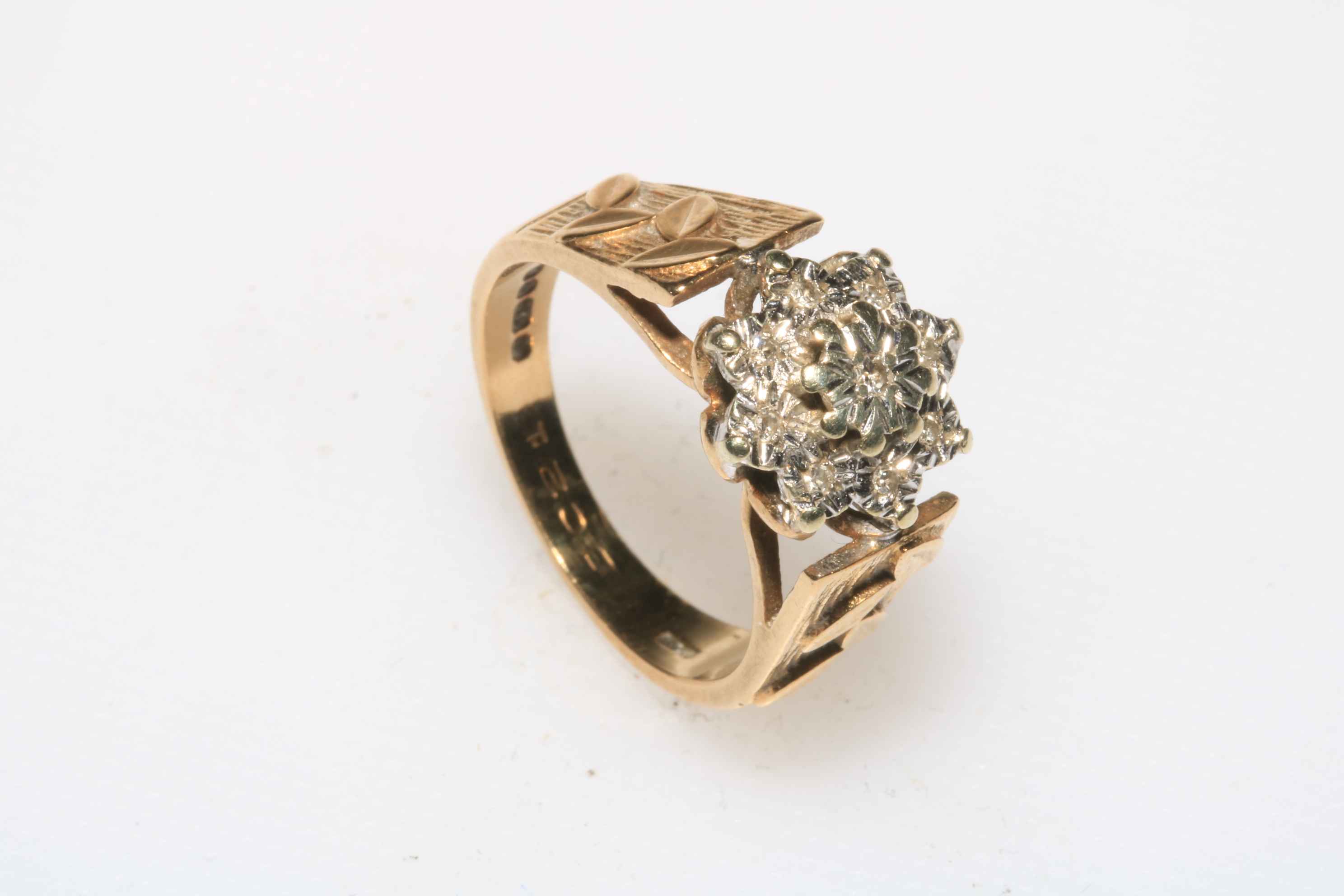 Diamond cluster and 9 carat gold ring, size N.