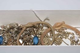 Box of silver jewellery.