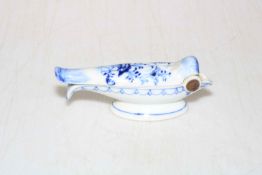 Chinese blue and white bird form crusher, 13.5cm length.