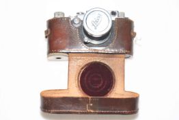 Leica IIIc rangefinder camera, serial no 514841, with Summitar 5cm 1:2 lens.