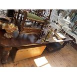 Large Victorian mahogany extending dining table raised on turned and reeded legs with three leaves,