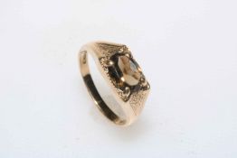 9 carat gold smokey quartz ring, size O.