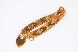 Quality 9 carat gold mesh link bracelet, 17cm length.