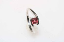 9 carat white gold and garnet ring, size N.