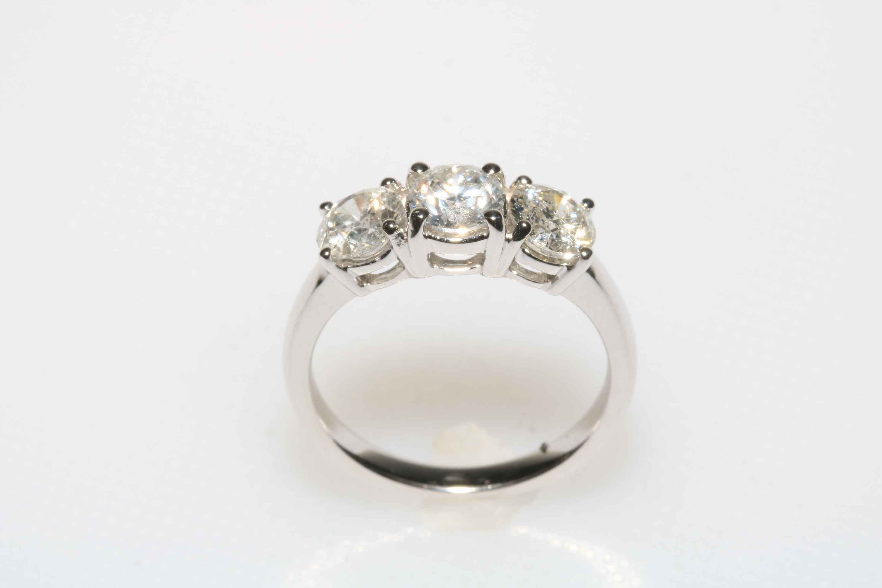 Diamond three stone 18 carat gold ring, the three almost uniform diamonds total 1.84 carat, size M. - Image 2 of 2