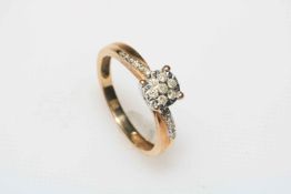 Diamond cluster 9 carat gold ring, size O.