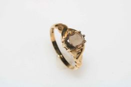 Smokey garnet 9 carat gold ring, size O.