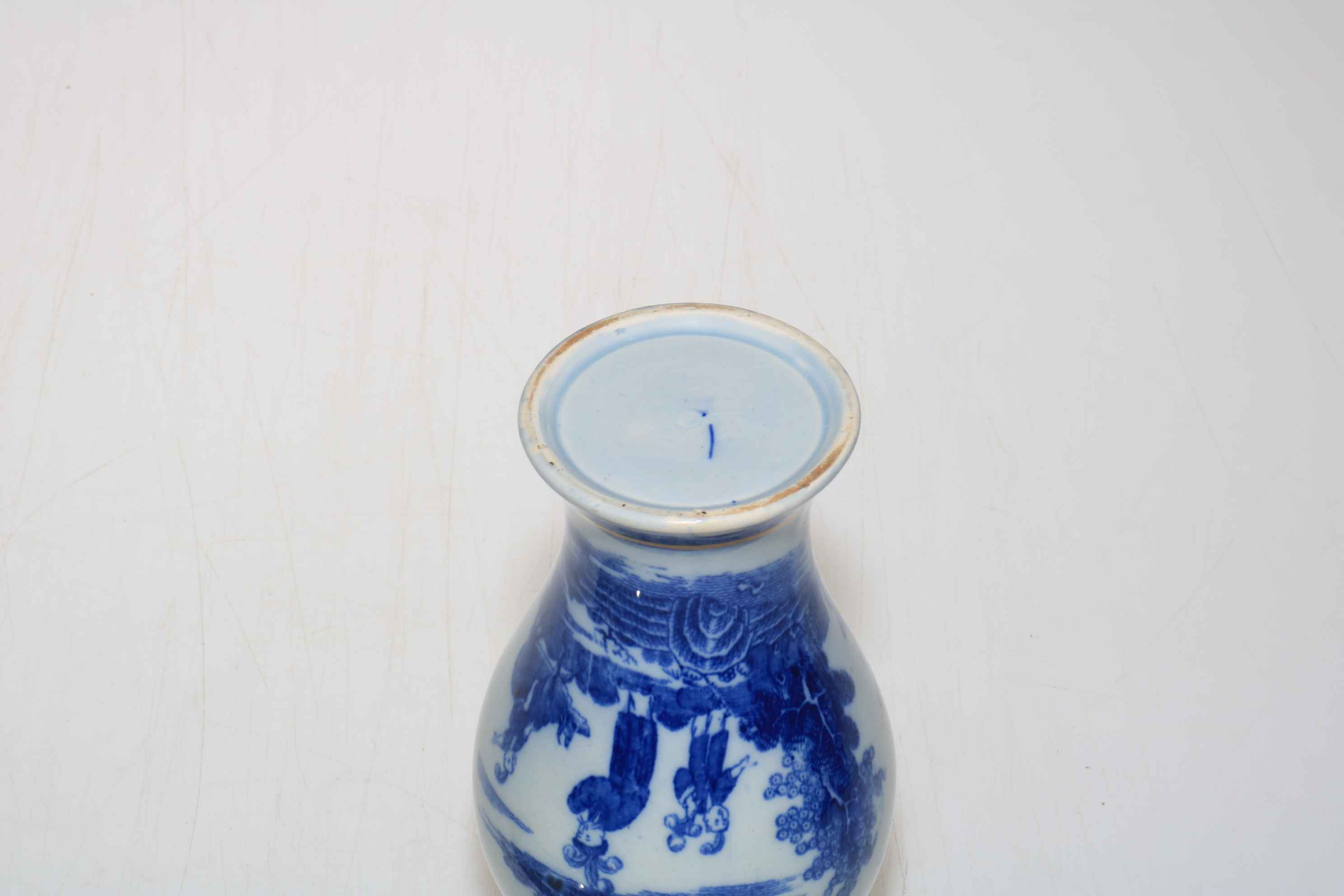 English blue and white baluster vase and plate (2). - Image 3 of 3