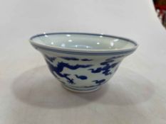 Chinese blue and white bowl with dragon decoration, 17cm diameter.
