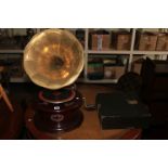 Soundmaster Gramophone with horn and records.