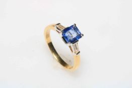 Sapphire and diamond 18 carat yellow and white gold ladies ring, the square cut 1.