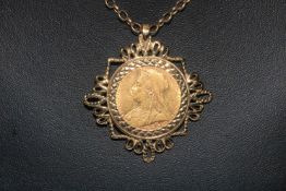 Victorian gold sovereign with mount and chain 1900.