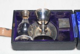 Silver communion set, London 1915, cased.
