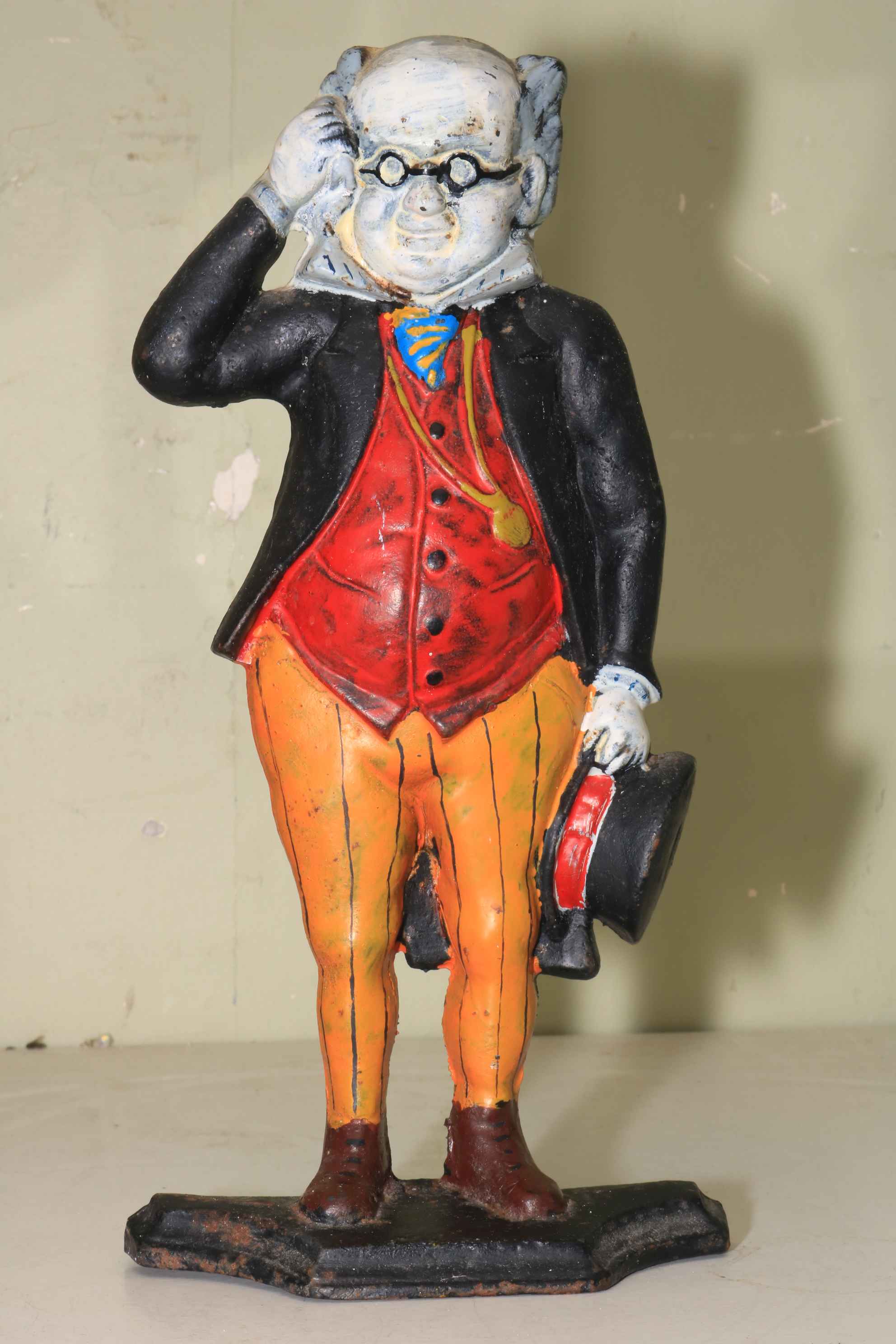 Cast iron Mr Pickwick doorstop, 37cm high.