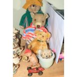 Clockwork symbol monkey player, Steiff teddy 54756, Schuco Studio toy car, vintage teddy bears, etc.