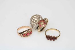 Three 9 carat gold dress rings and silver coloured ring (4).