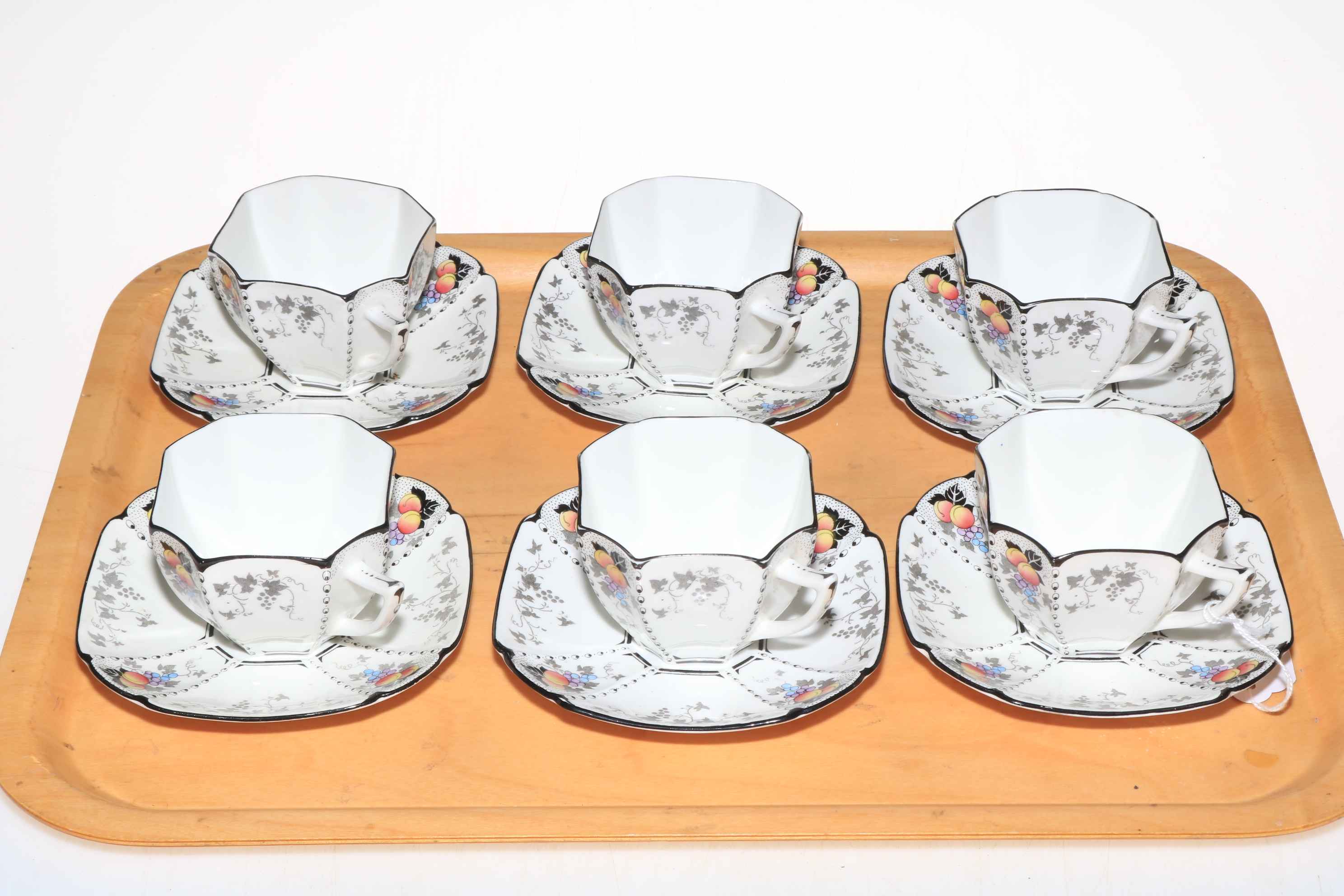 Set of six Shelley cabinet cups and saucers, 11498.