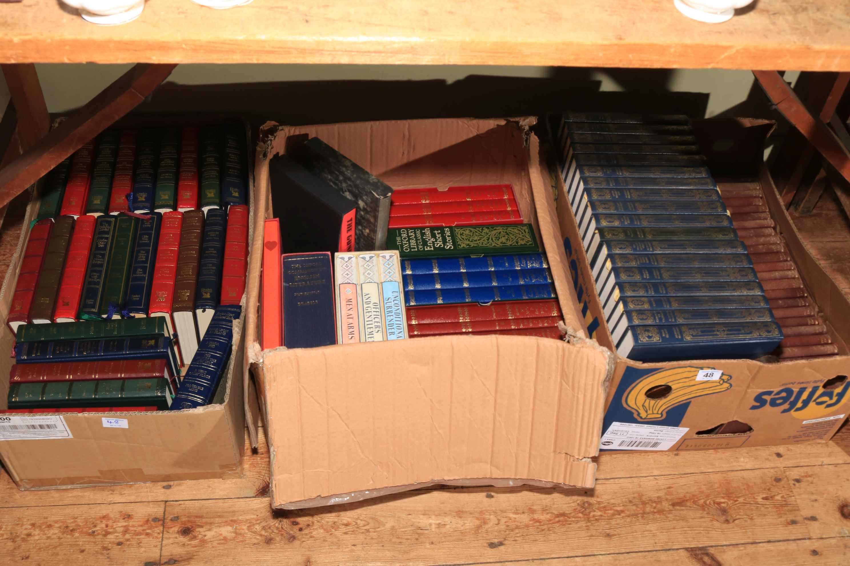 Six boxes of books including novels. - Bild 2 aus 3