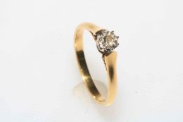 18 carat yellow gold solitaire diamond ring, size P.