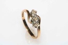 9 carat yellow gold three stone diamond ring, size Q.