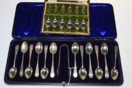 Cased set of twelve silver teaspoons with tongs, Sheffield 1899,