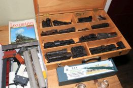 Collection of model railway engines and carriages, etc.