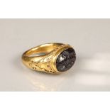 Unmarked yellow gold ring, in the Etruscan style, ropework decoration to the shoulders, with