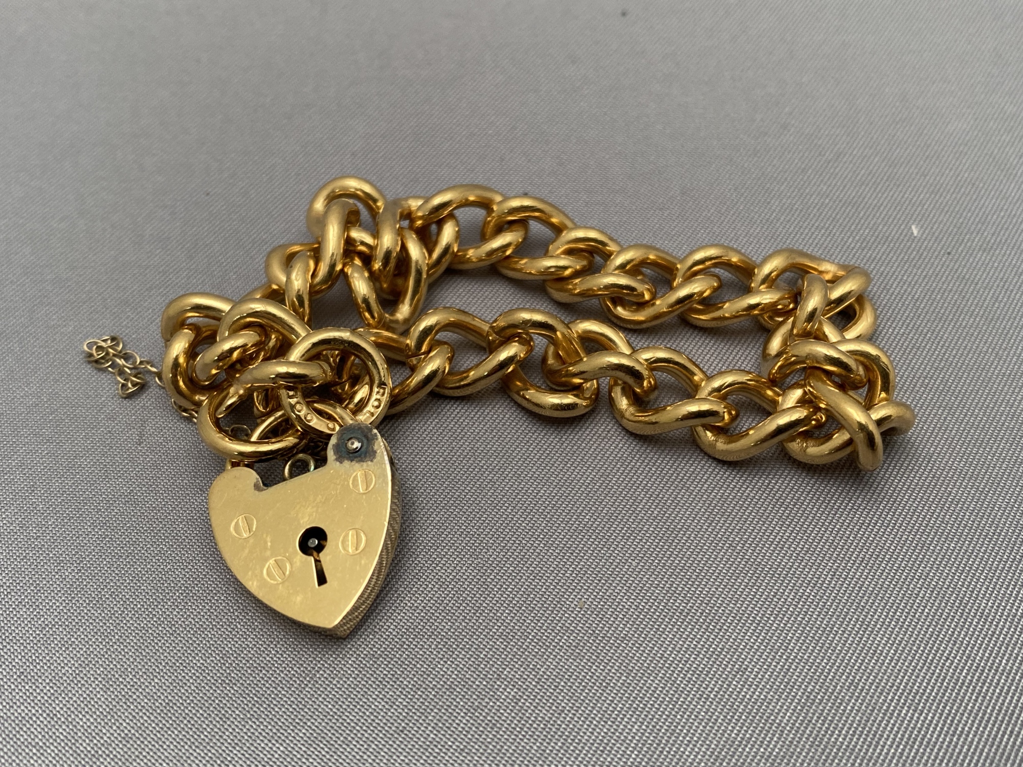 A rolled gold bracelet with heart lock
