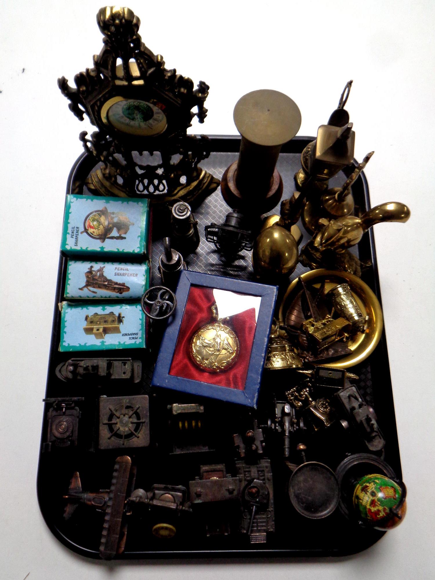 A tray containing assorted brass ware together with a large quantity of novelty metal pencil