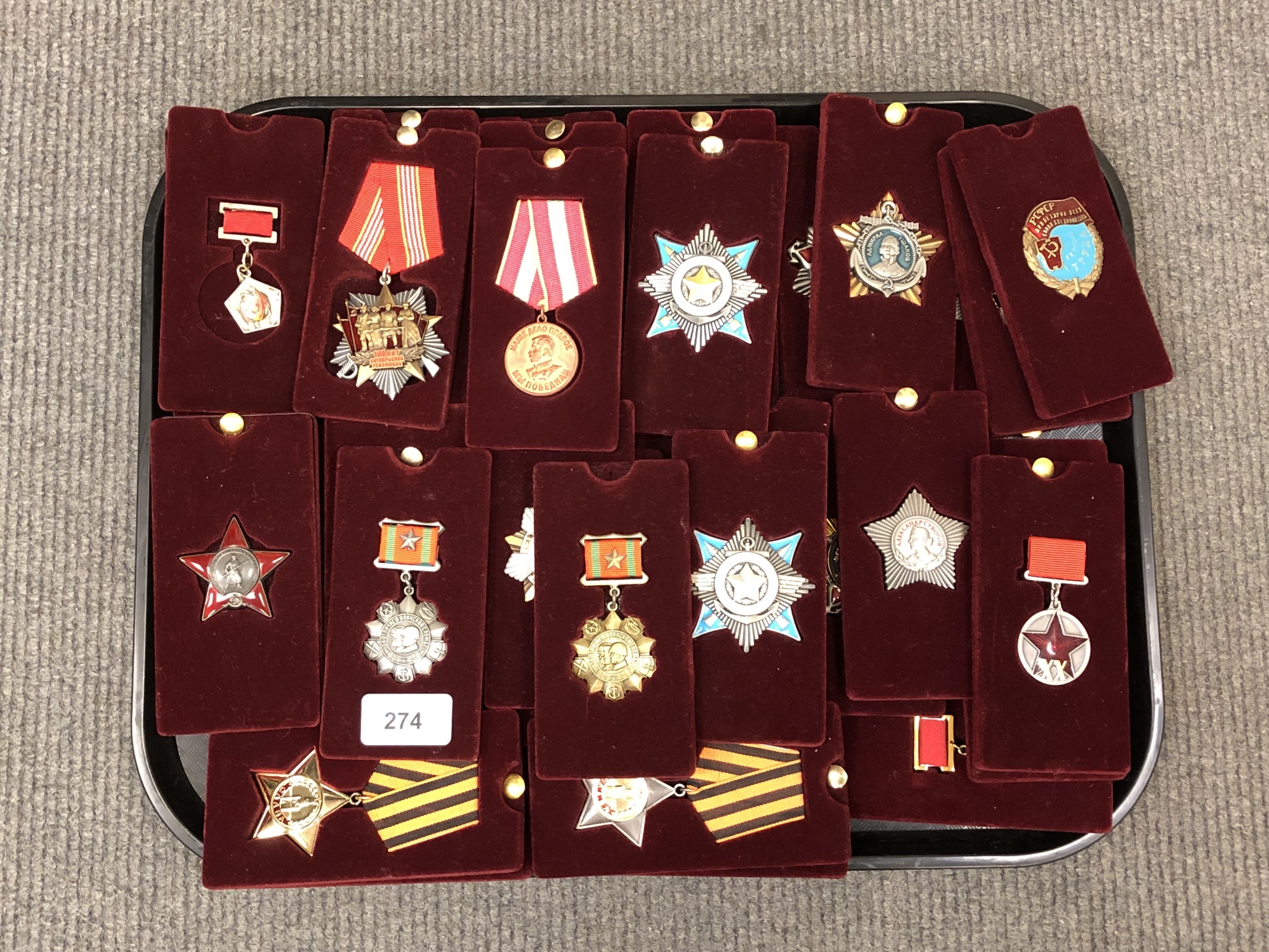 A tray of approximately 40 reproduction Russian badges/medals.