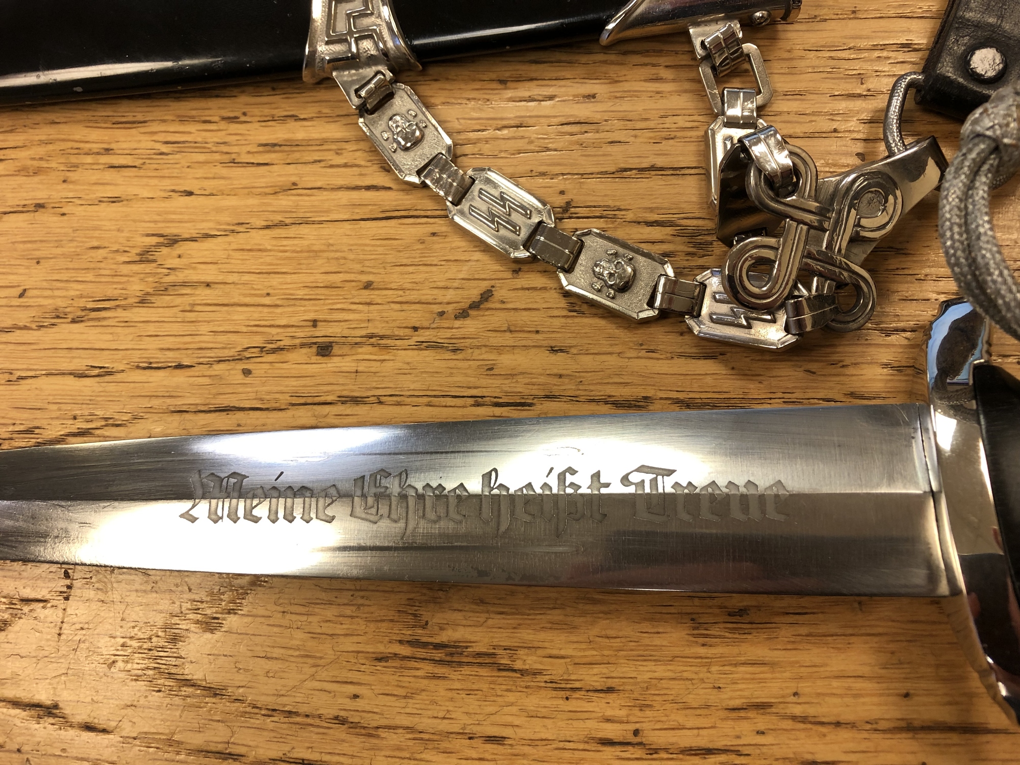 A German Type 1936 chained SS Leaders Dagger & Chain, engraved "Meine Ehre heibt Treue", - Image 11 of 12