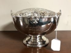 A silver rose bowl, Sheffield 1994, height 14.5 cm CONDITION REPORT: 836g.