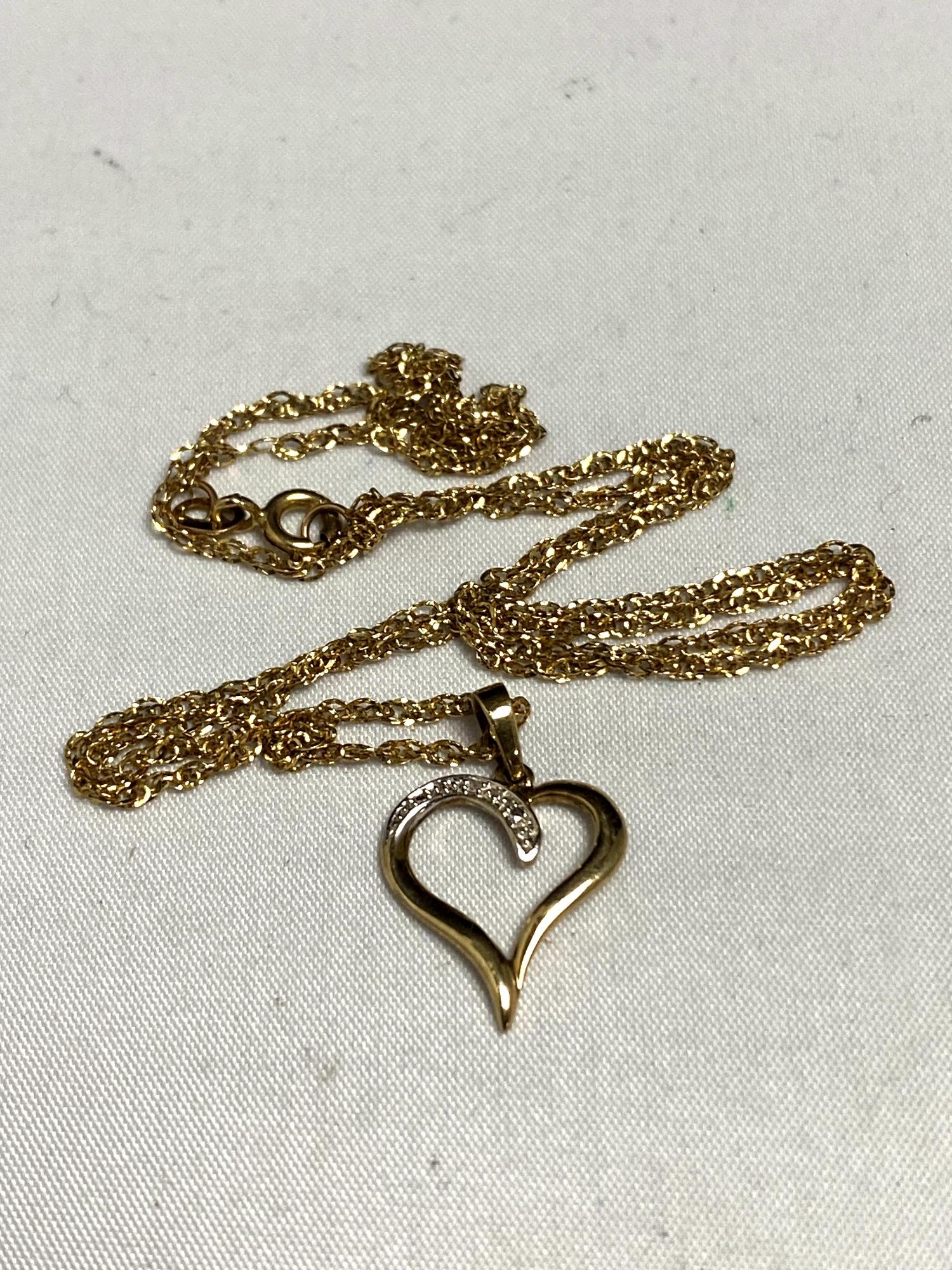 A 9ct gold pendant on chain 1.6g.
