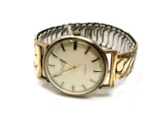 A 9ct gold gentleman's Avia wristwatch on expansion bracelet
