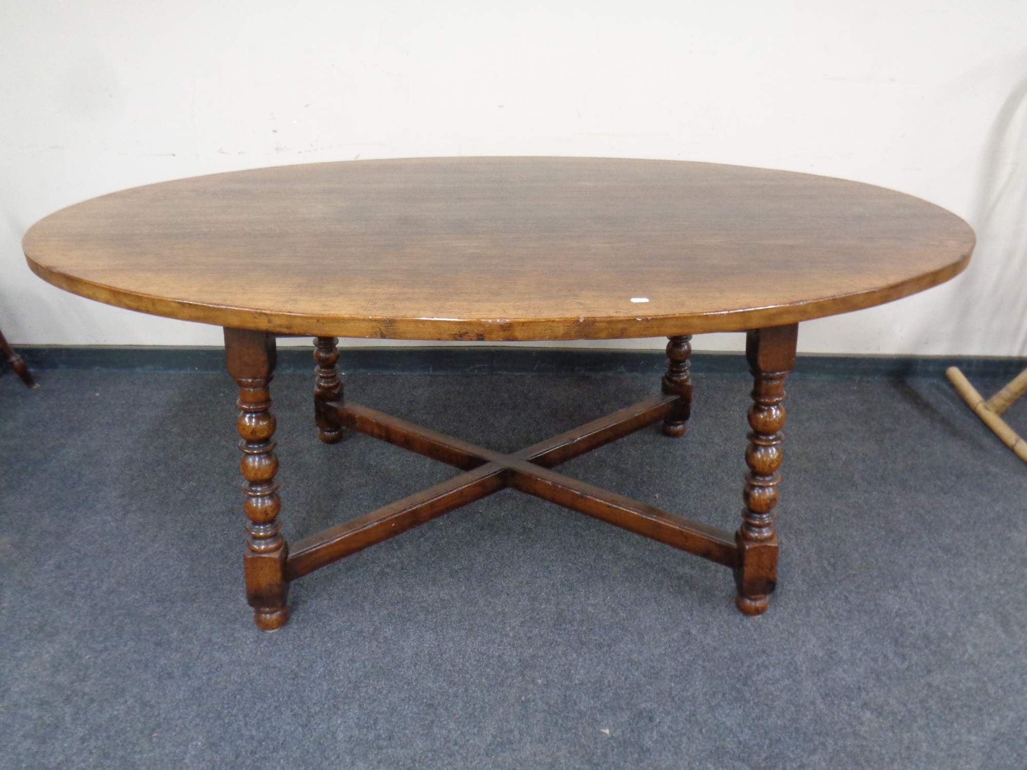 A good quality Titchmarsh and Goodwin oak oval dining table together with a set of eight dining - Image 4 of 5